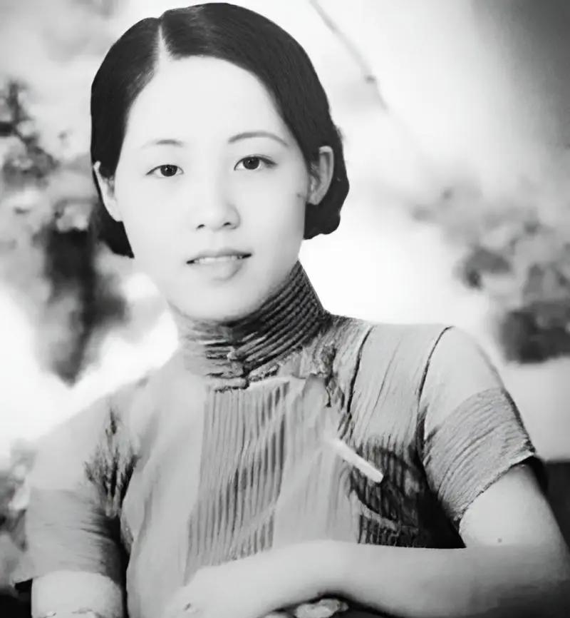 1935年，杜月笙带着手下去锦江川菜馆吃饭，结果等了半天，也没排上座位，杜月笙愤