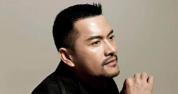 1991年，吕良伟拍摄了一部电影，在影片中他演了一个黑帮老大，非常的成功，可是电