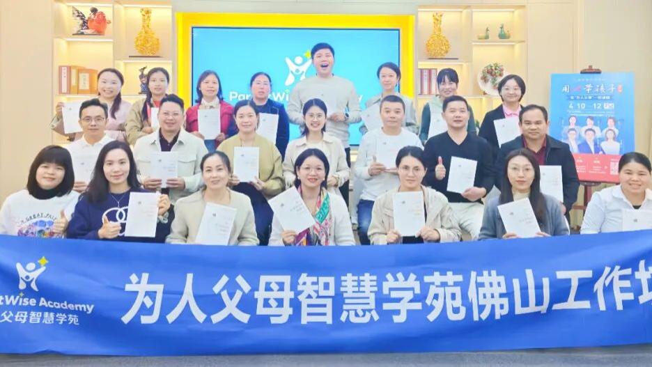 每周学59.7小时，孩子忙过“996”：是谁“偷走”了孩子的童年？