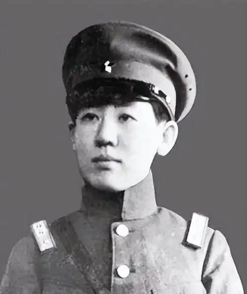 1945年，军统抓了川岛芳子，可用尽手段也撬不开她的嘴。谁料，戴笠命人将她摁坐在