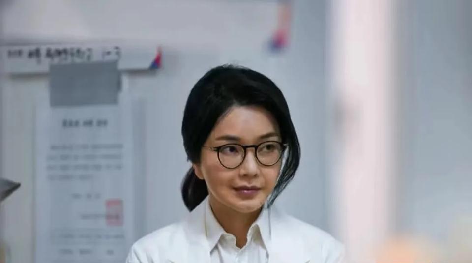 韩前总统夫人金建希被撤销硕士学位
淑明女子大学6月24日宣布，已正式取消金建希的