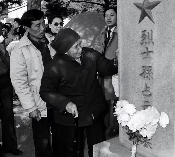 1992年，抗美援朝一级战斗英雄孙占元唯一的妹妹在时隔40年之后，第一次来到沈阳