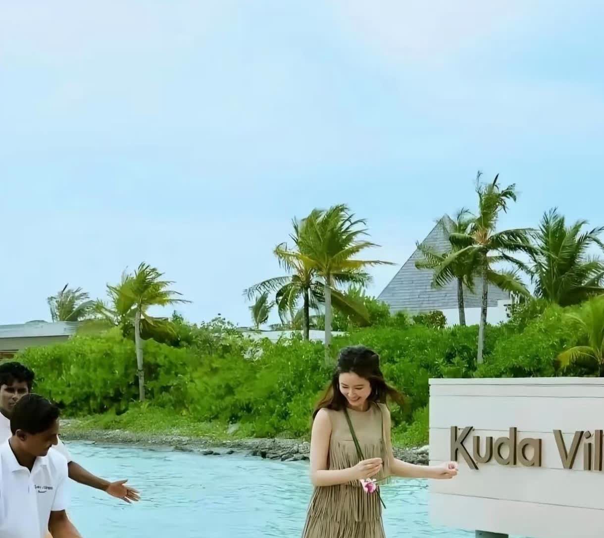 49岁的林心如晒马尔代夫旅行大秀美腿
而我的妈妈49岁在医院里照顾脑梗的爸爸，
