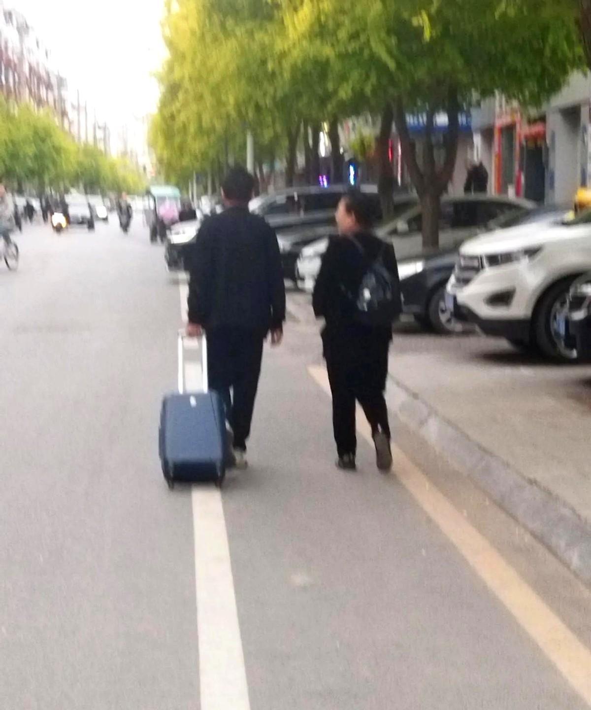 有件事儿不吐不快，真的憋在心里很难受。
家里老人犟起来真是十头牛都拉不回来，明明