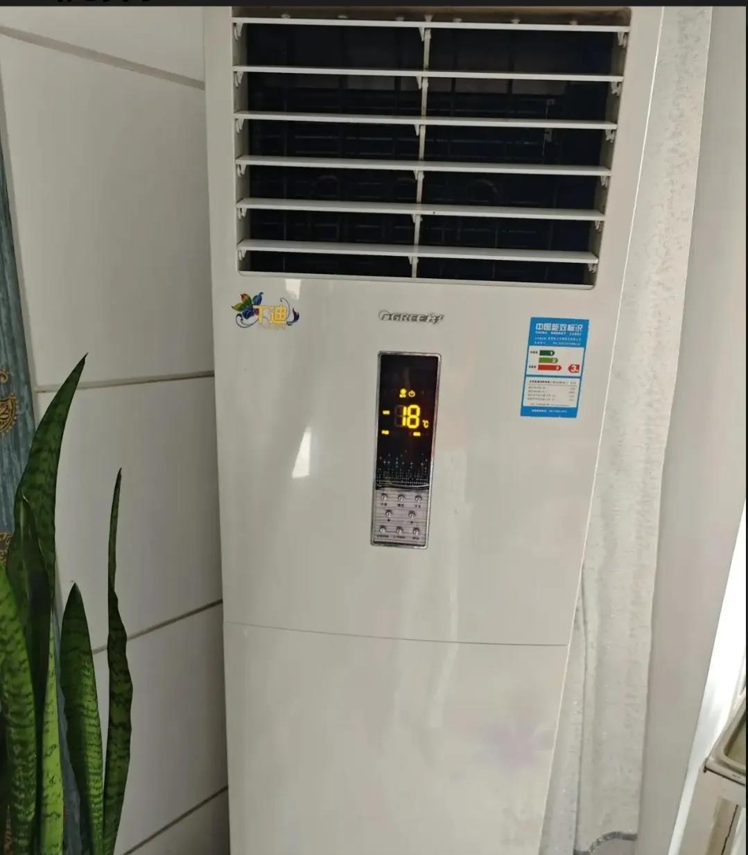 昨天气温直逼35℃，闺女一回家就把客厅空调开到18℃，结果俩小时过去，屋里跟蒸笼