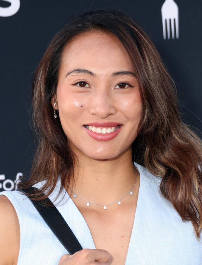 郑建平说:你们别再夸我女儿了
我女儿想打网球，是我和我的老婆砸锅卖铁卖房子把她托