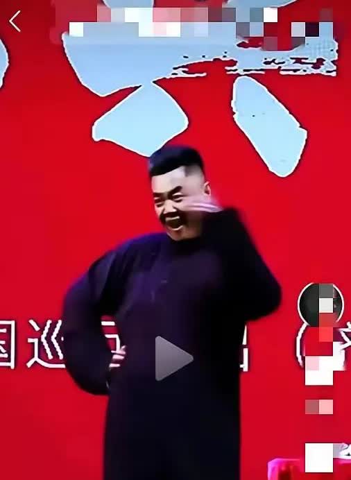 让老师有了侯二公子做靠山，仿佛就要称霸相声界了！
如今让老师一副趾高气昂的模样