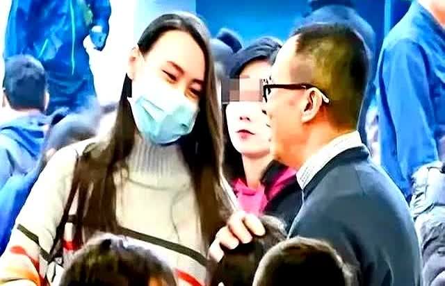 当前首富李嘉诚的孙子也挺难的！

36岁的梁洛施没想到被爆新恋情，对象还是个