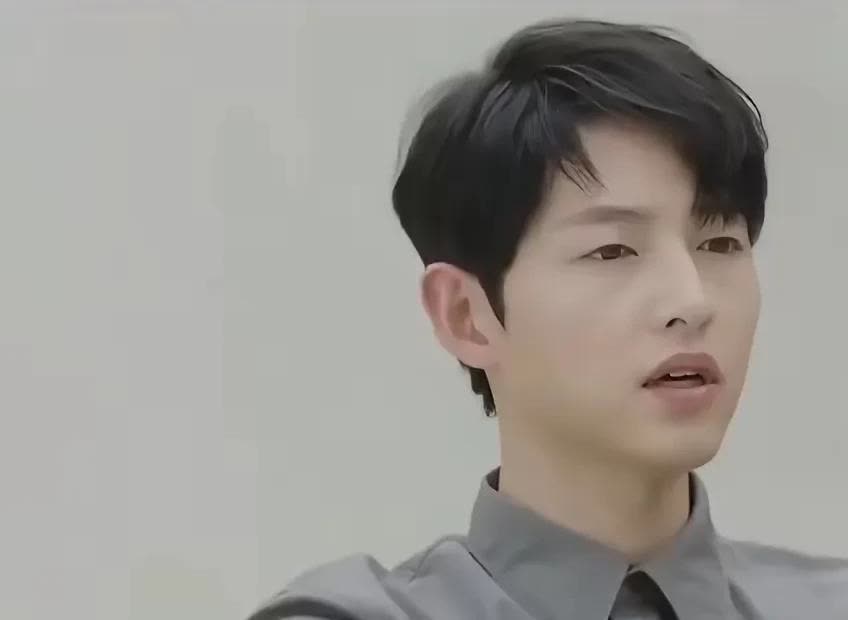 宋仲基和宋慧乔现在对外离婚话术都一样，就是宋慧乔不肯生孩子，担心脱发，身材走样。