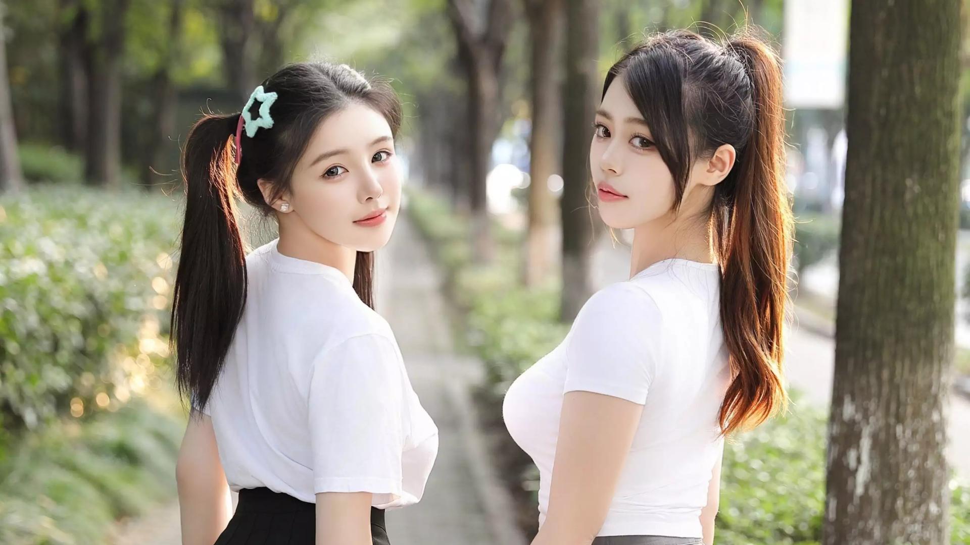 和闺蜜百褶裙穿搭，致美好的青春