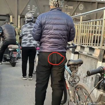 大哥屁股后边两条绳子干什么用的？