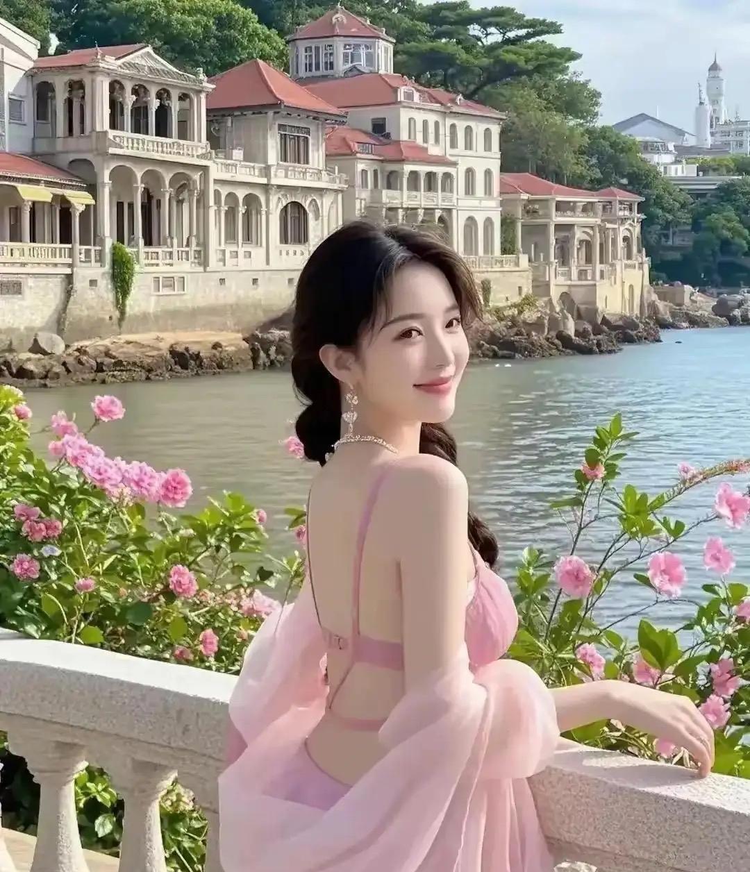 哇，这景色太美了，小姐姐站在花前，粉色的裙子与花朵相映成趣，仿佛整个世界都温柔了