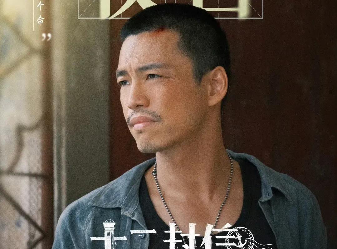 李查东是《十二封信》中最窝囊的男人，一事无成，唯唯诺诺，却还要装大哥。
李查东在