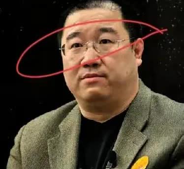 英达对儿子巴图做了什么？
英达伤害巴图最深的，不是英达不认儿子，应该是英达不让