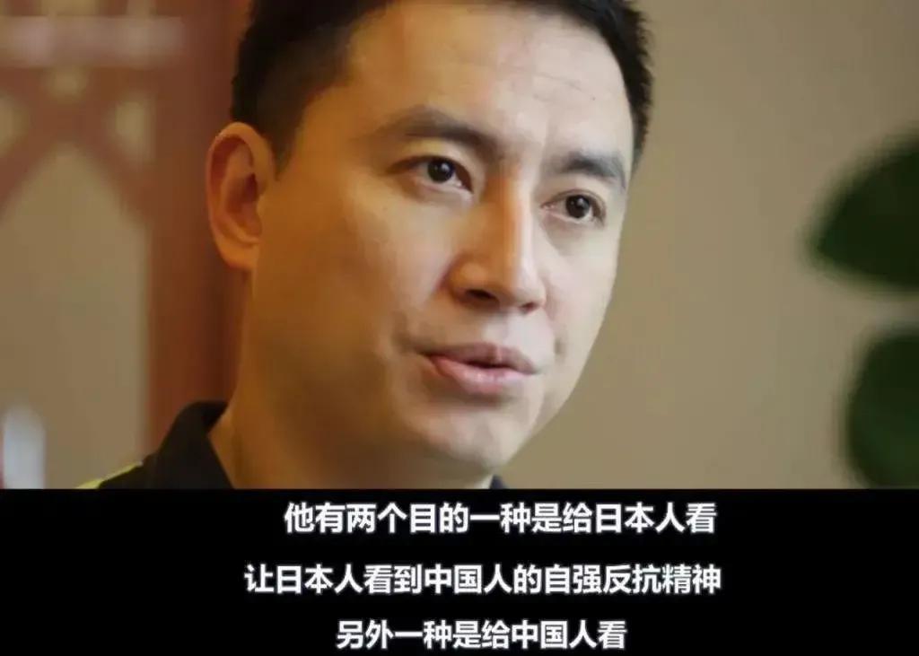 2011年，一名中国男子在日本福岛震后做志愿者时，突然愤怒的发现，很多日本人对于