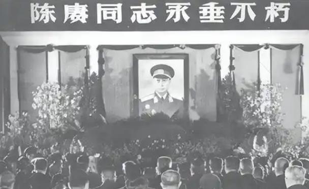 陈赓58岁英年早逝，非常可惜，其实，他早就作过预言了，说自己活不过60岁。
19