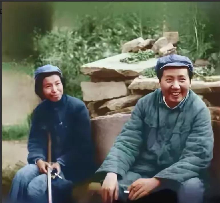 新中国来之不易， 吃水不忘挖井人。
老百姓永远都是毛主席思想教育的践行者！
他老