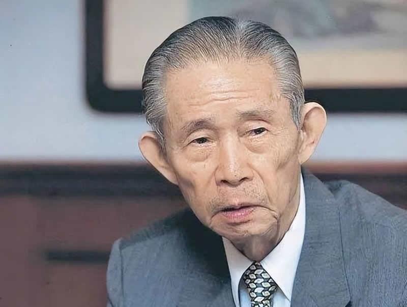 1975年，台湾首富的妻子杨娇，因受不了丈夫出轨，毅然放弃豪门生活，带着3000