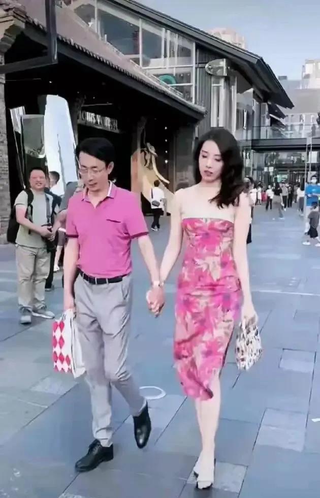 领导永远不要和下属比技能，否则你就输了！
比技能，下属肯定比你强。
如果不比你强