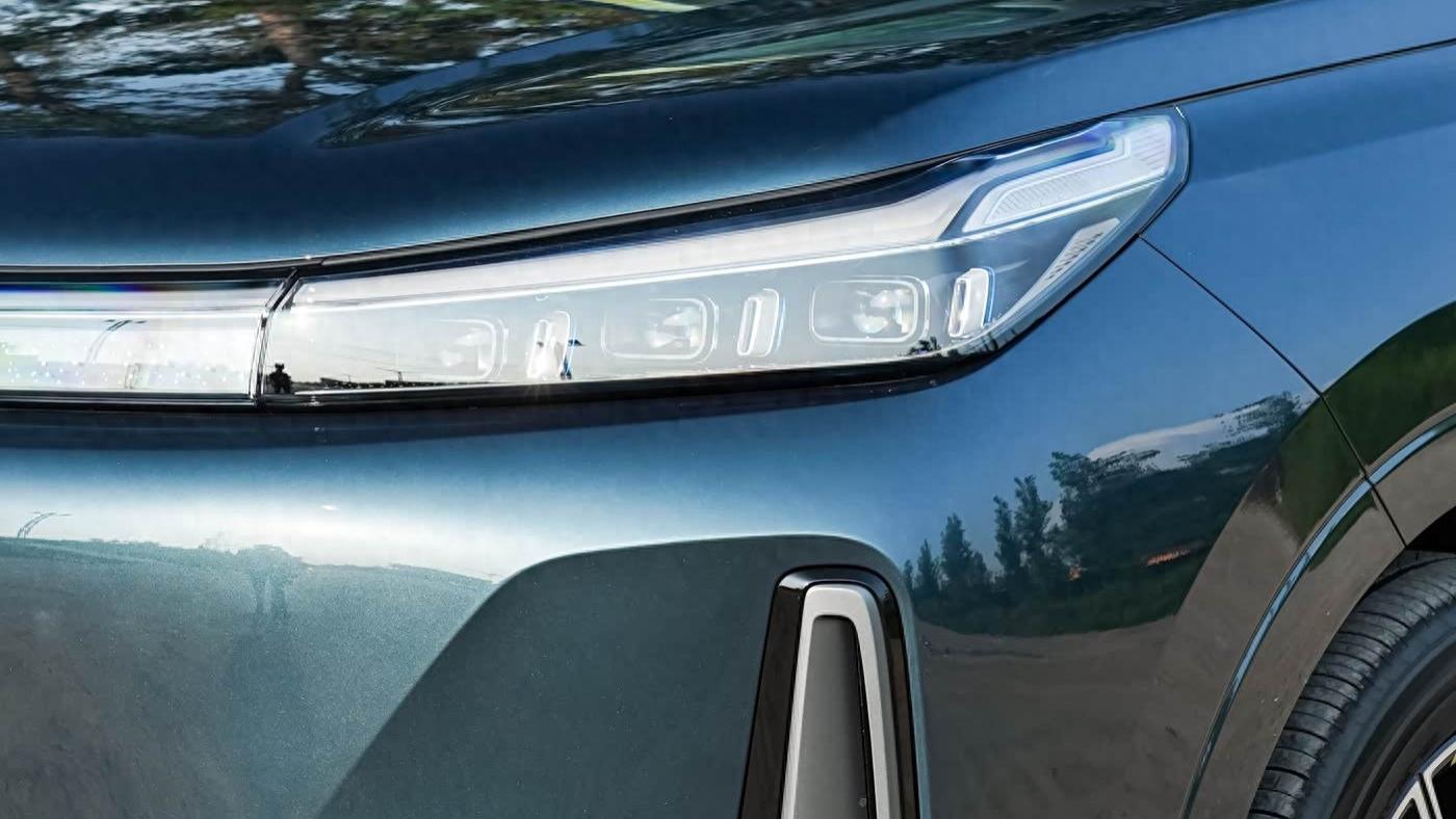 车宽近2米，四驱版自重超2.5吨4.5s破百，吉利银河M9即将上市