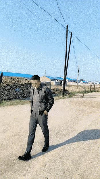 这哥们的环保意识那真不是盖的！