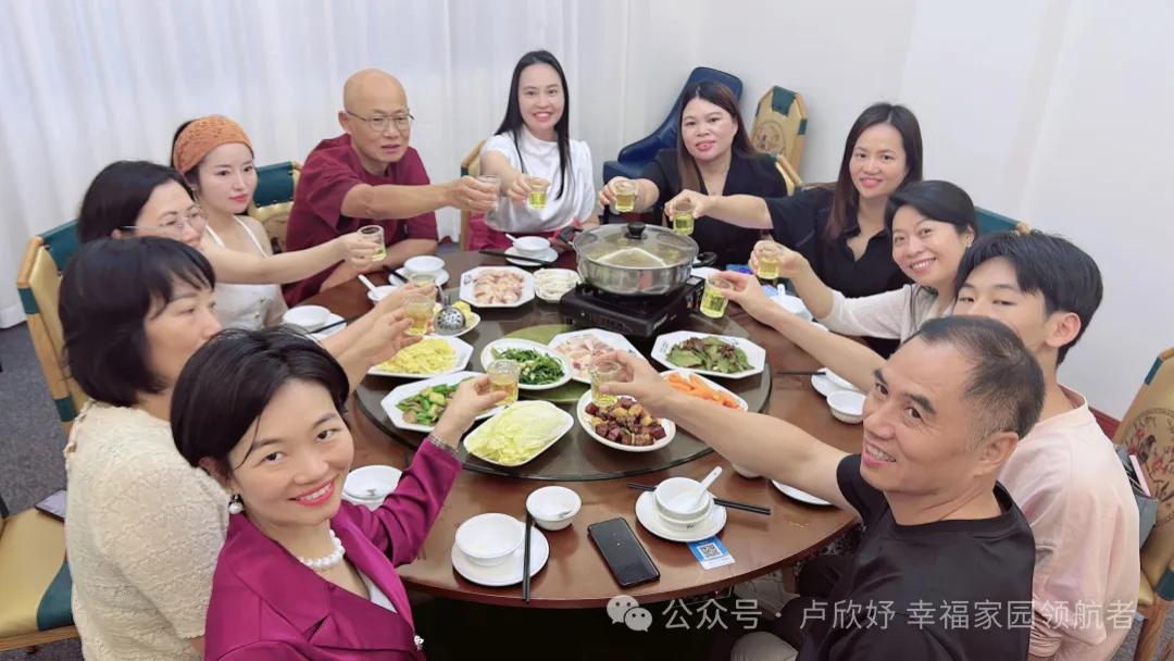 卢欣妤：家长集体破防：“看完孩子的信，我脸都烧红了”​