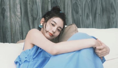 徐艺洋说修一修也能出片，蓝色连衣裙简直美鼠了！原图直出也是可以的啊！