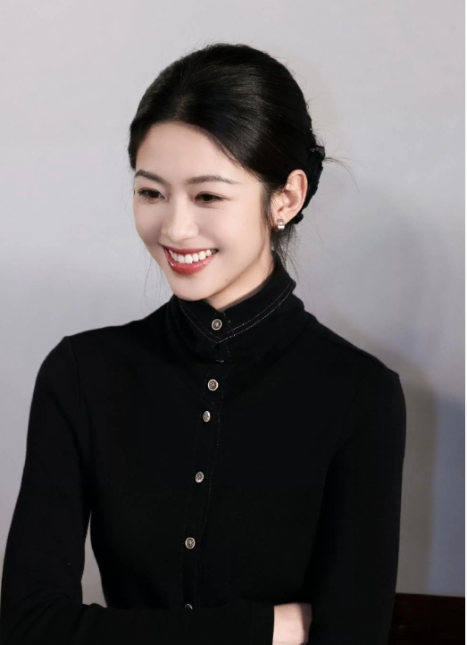  ？周奇一会儿和司谈一会和向涵之谈，哈哈哈哈，到底哪个色真的