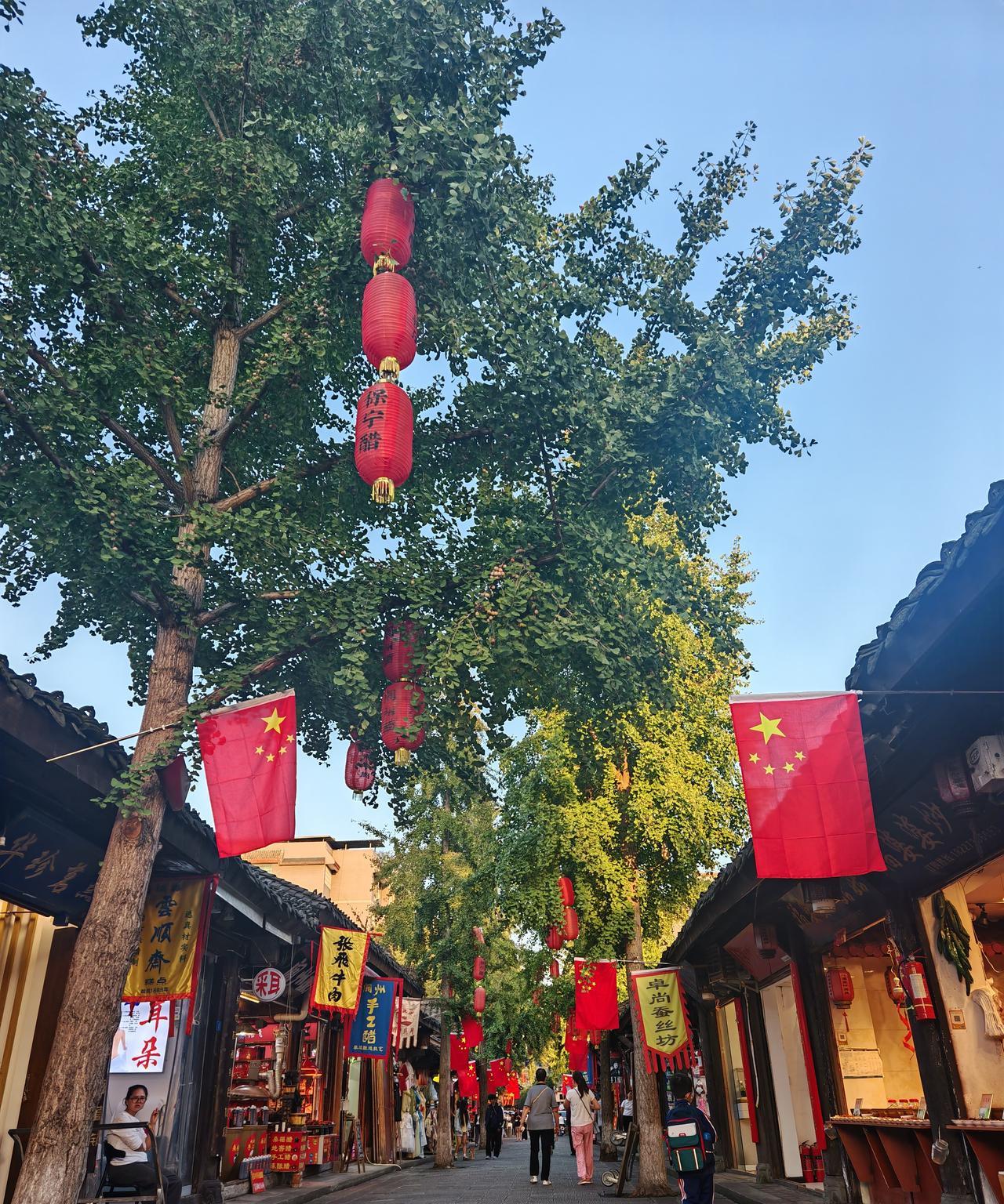 千万别等退休了再去体验生活。
如今生活太好，我觉得如果经济条件允许，可以尽早的享