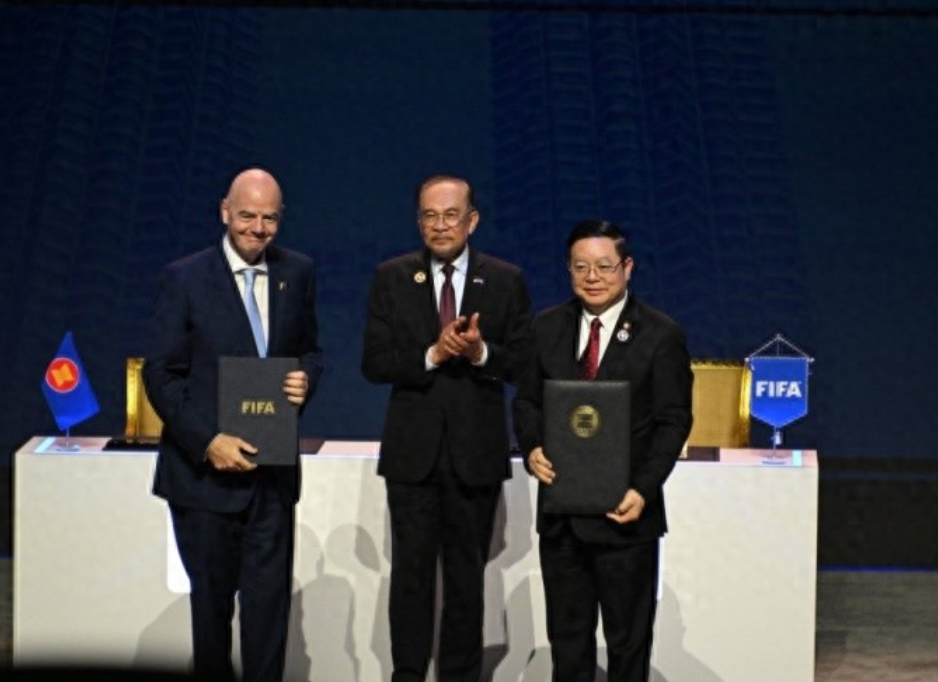 官方消息，国际足联与东盟签署新谅解备忘录，并宣布举办东盟杯。
国际足联（FIFA