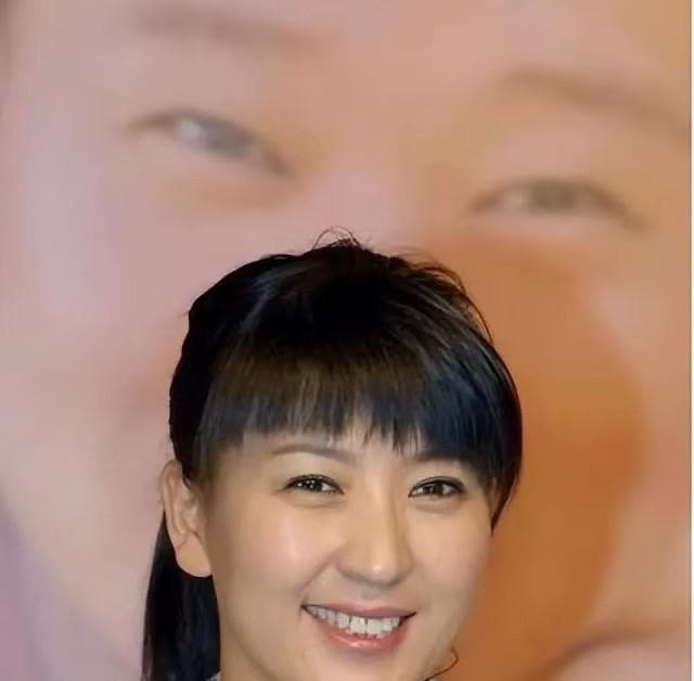 45岁的闫学晶发现自己意外怀孕，此时，女儿林傲雪28岁，儿子林傲霏24岁，闫学晶