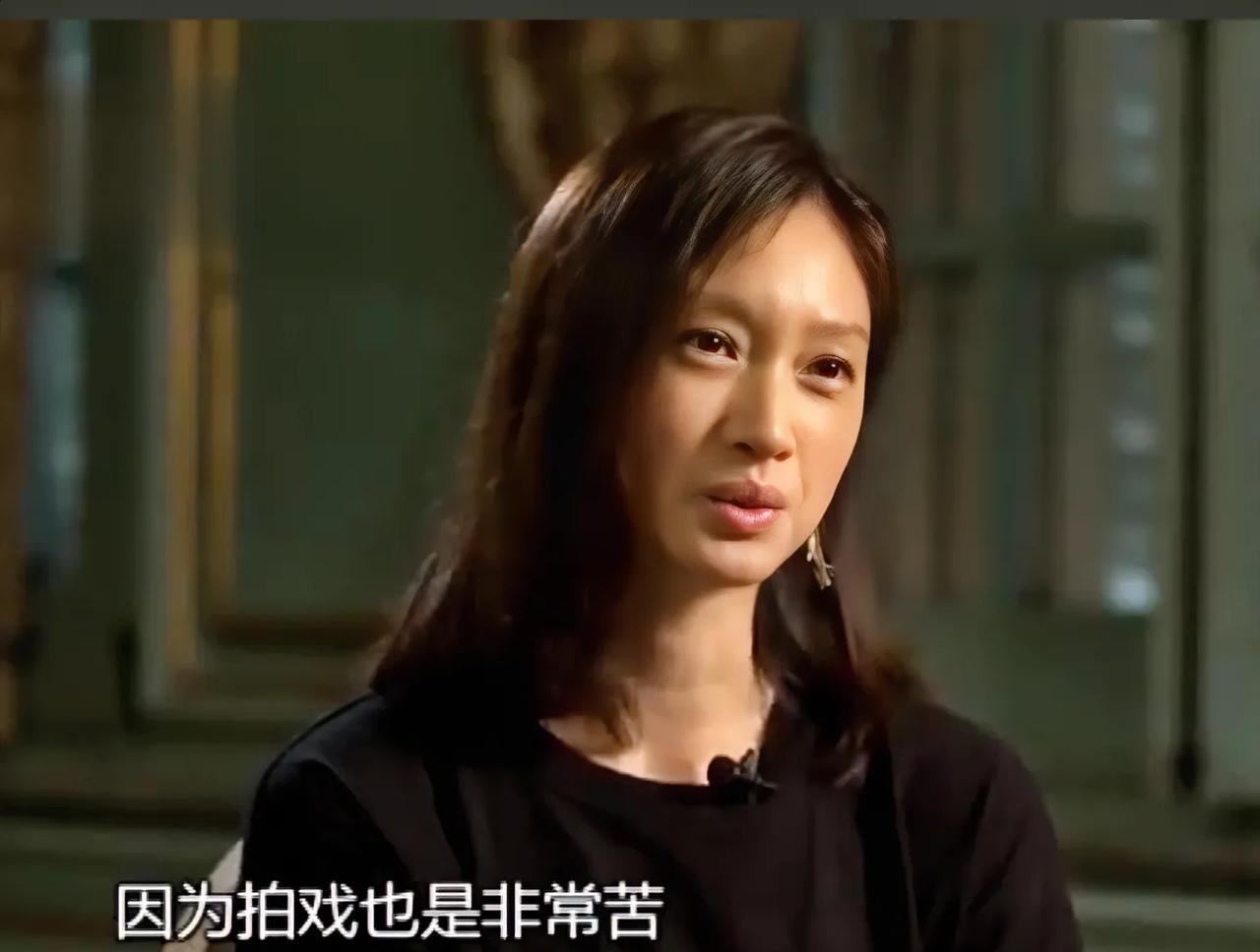 演员沈佳妮说，当运动员的八年对我来说有利有弊，对我性格的养成塑造也是挺有影响的，