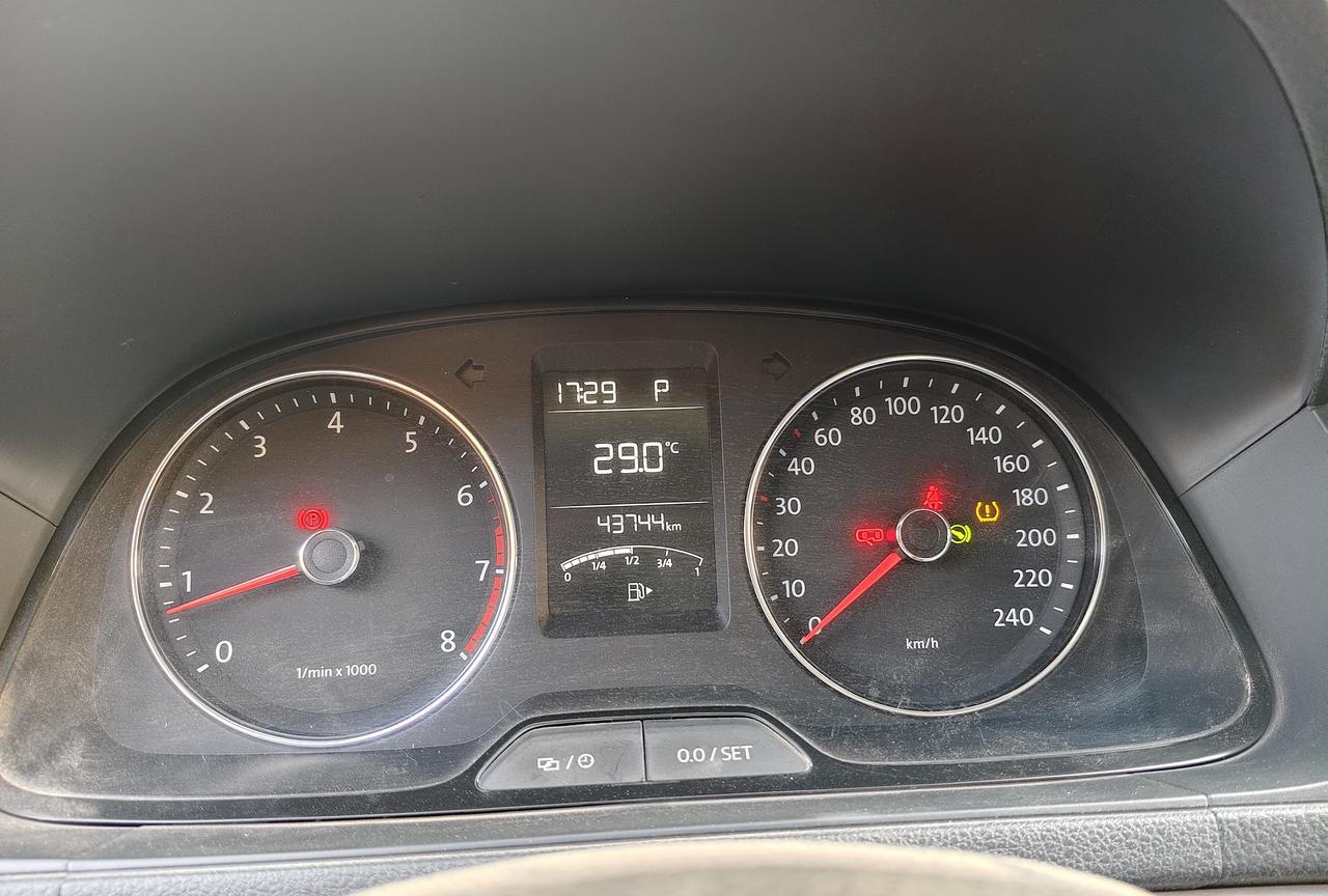 今天上午，保养车，更换两条轮胎，前后倒胎，前面换新胎。2胎＋保养，花费800大洋