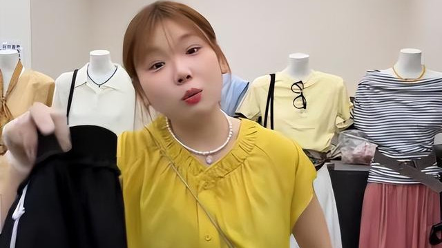 炸裂！女子不穿内裤去试衣留分泌物，店主怒查监控，更多细节曝光