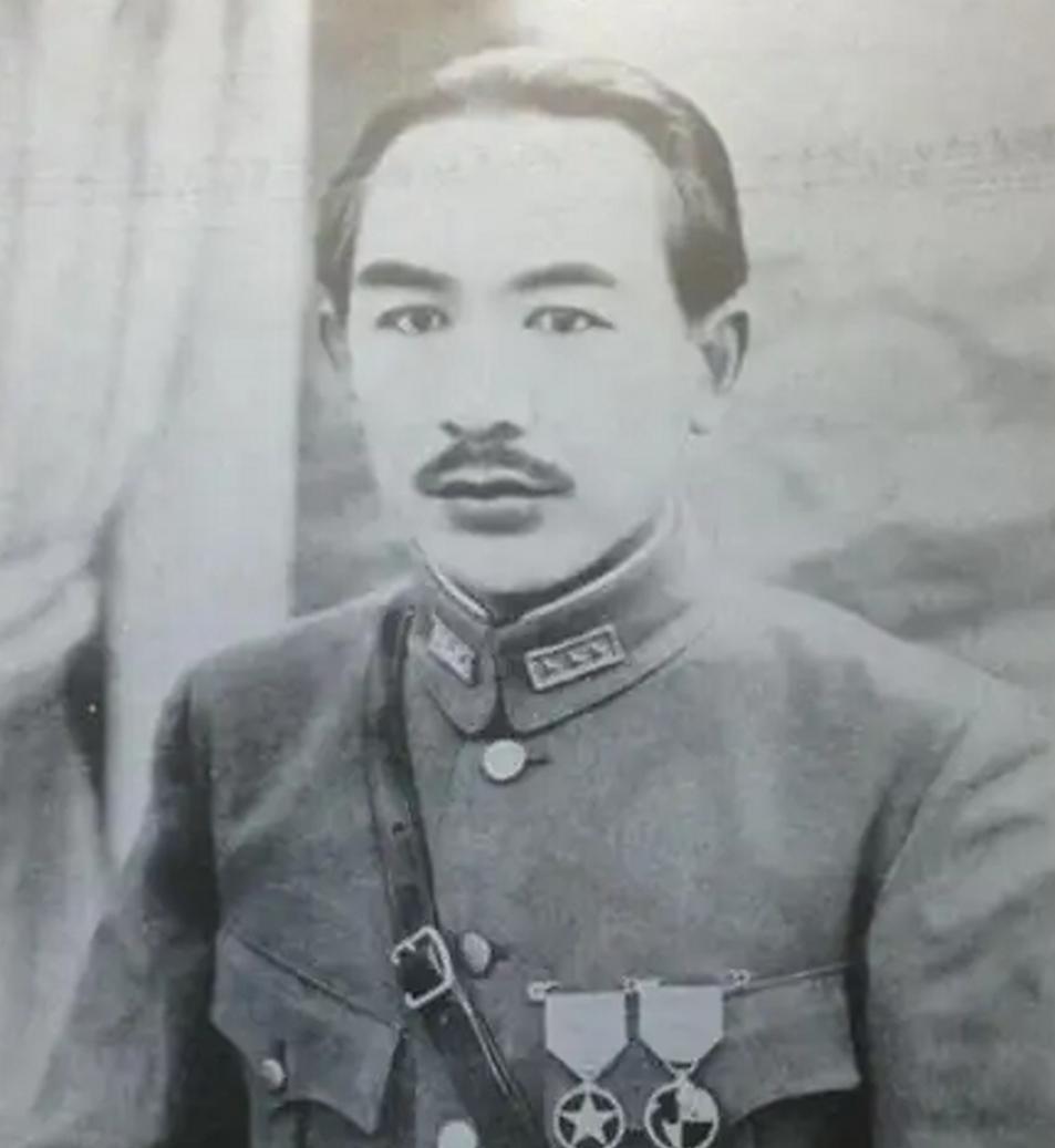 1941年1月，盛世才曾向苏联提议，成立突厥斯坦苏维埃共和国，加盟苏联。由于当时