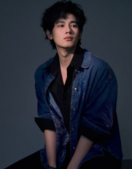 胡先煦穿西装的样子也太鲨人了吧，少年气里带着点贵气，每一张都想存成壁纸！