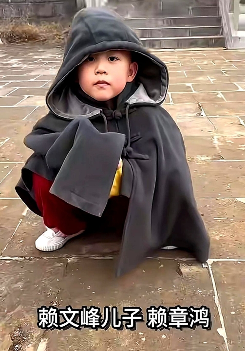 这是赖文峰的儿子六宝，不得不说楚玲虽然别的不怎么讨网友的喜欢，但是她有福气，生了