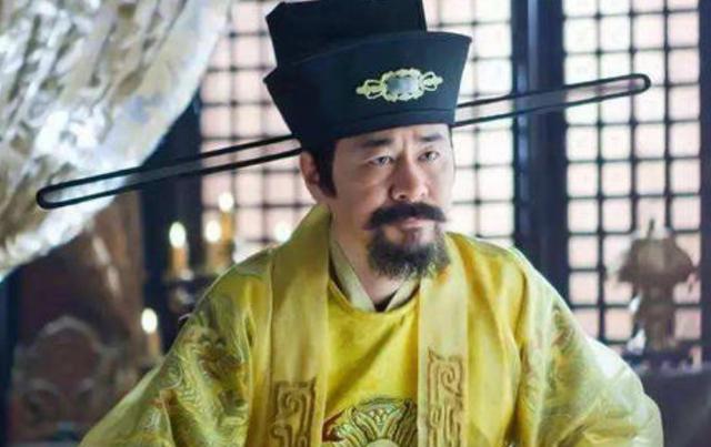 赵匡胤篡夺后周天下后，问手下大臣如何处置周世宗的孩子，赵普说，斩草除根。潘美却欲