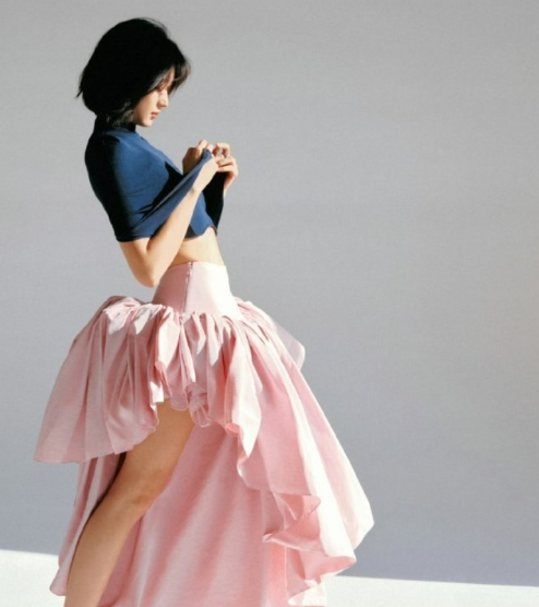 孙千这两张上半身是在干嘛呢？看不懂的节奏！是我不懂时尚了！