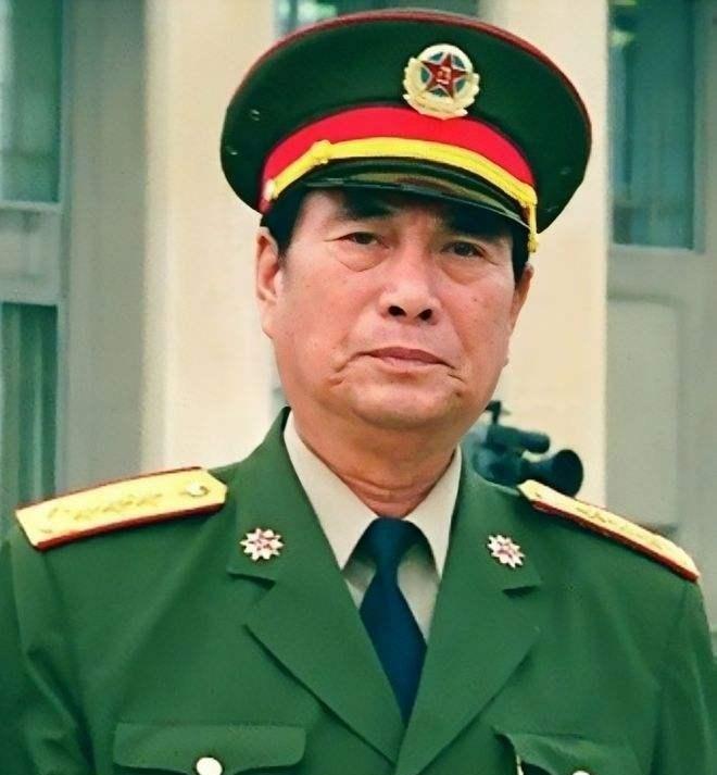 “127师师长张万年被越军活捉！”1979年3月4日一大早，越南军营便传出张万年