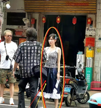 97年的王玉雯，用脸演了三页台词！
​《微暗之火》那场崩溃戏，导演一喊“卡”，监