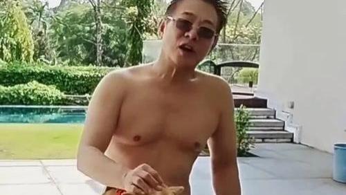 打脸谣言！62 岁李连杰脱衣晒证据，好友爆惊天内幕：人生堪比电影