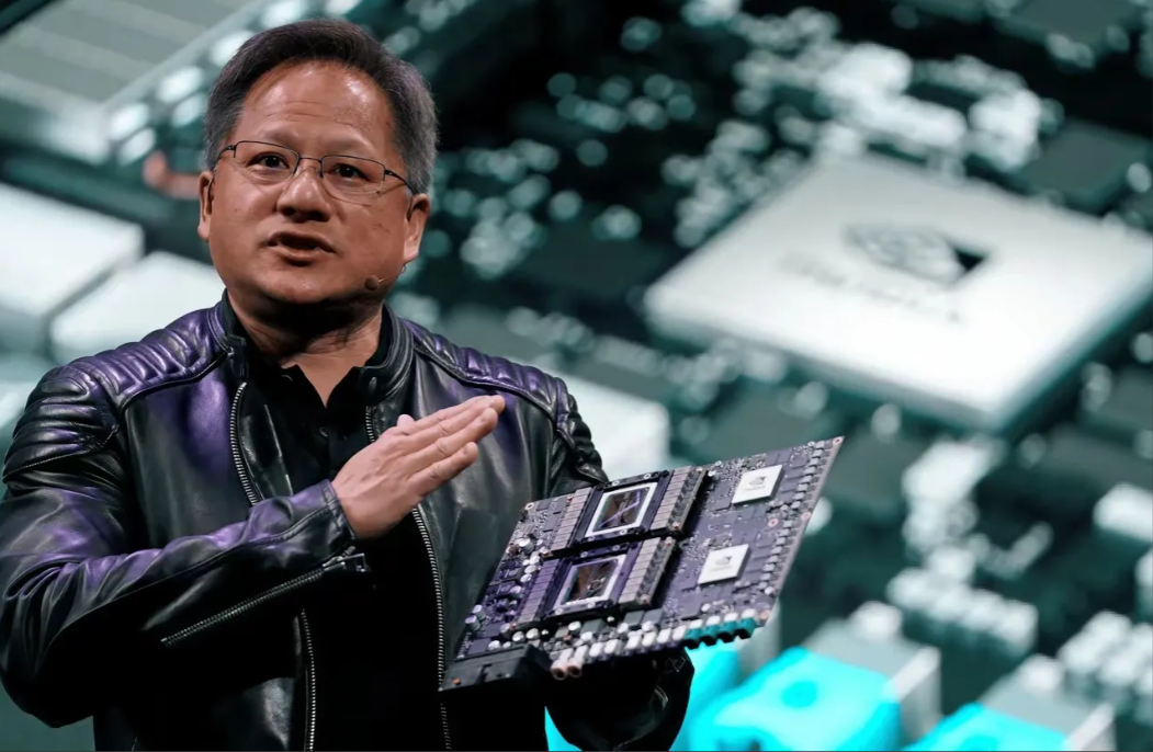 “我是中国人”这句话黄仁勋半个月前在北京说得中气十足，现场掌声雷动，不少人真把他