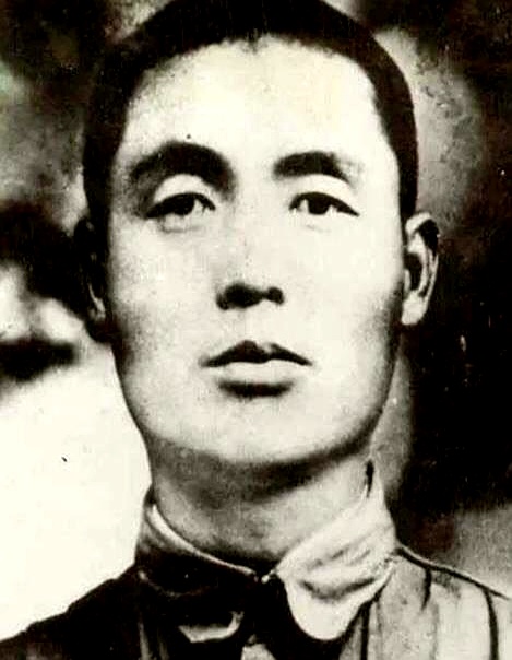 一个二十岁小秘书，差点被活埋。原因？他给山西王阎锡山当秘书，写了点“出格”的东西