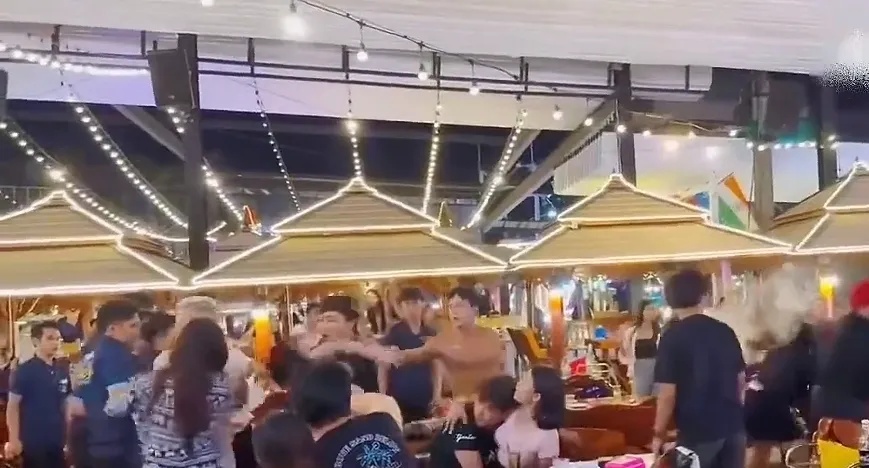 "思密达"们集体哑火了！



这个在外网平台上堪称"嘴强王者"的群体，竟然在泰