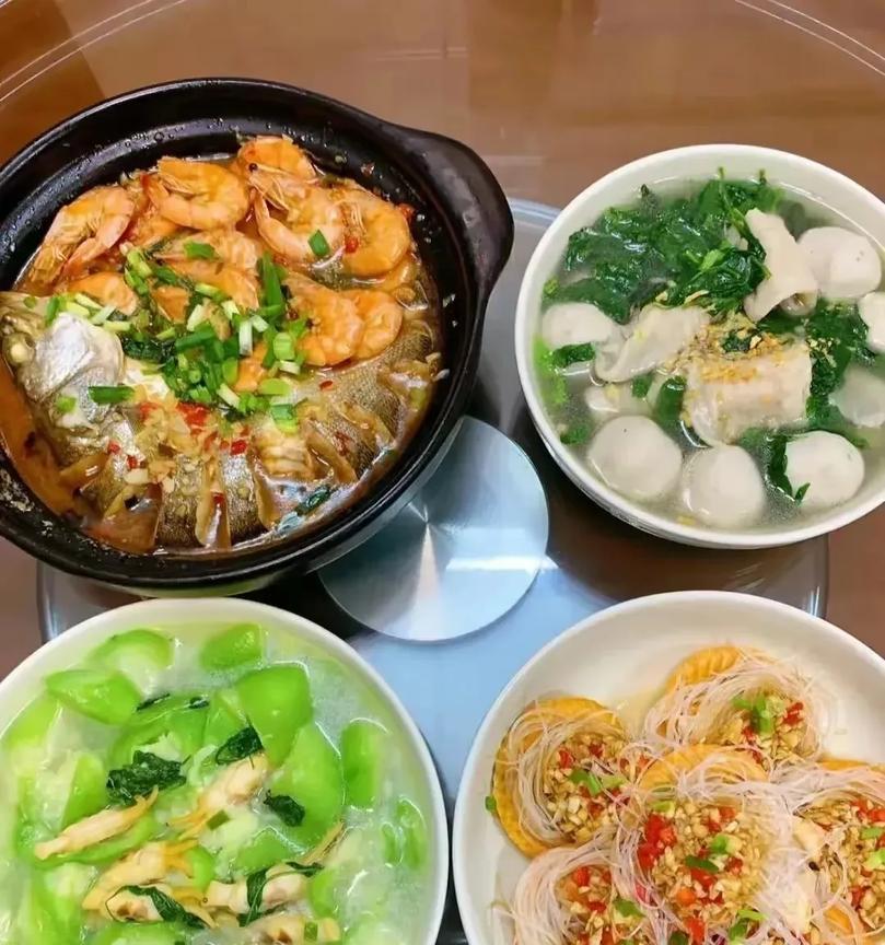 我过得不好的时候，我妈就会贬低嫌弃我，然后就会把我过去的事情经常性的翻出来。
我