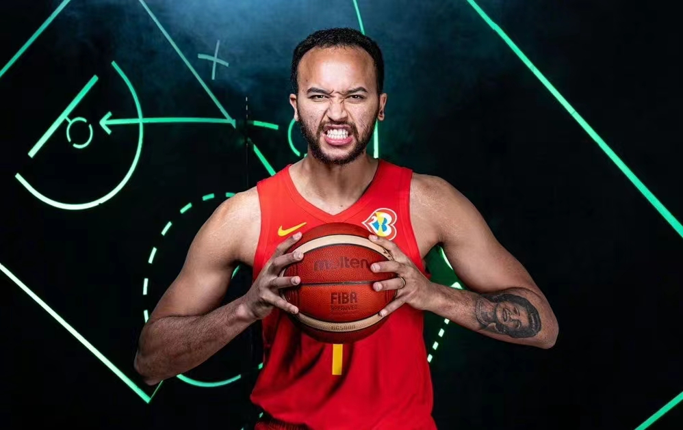 首次归化尝试未达预期，李凯尔与中国男篮缘分已尽，改回美国籍。