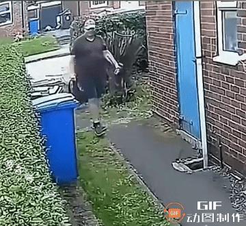 据说，这个小视频价值连城……
那一刻，他和年轻时错失绝杀的自己握手和[笑哭][笑