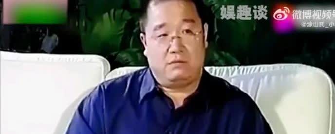 巴图被英达摘掉父姓，28年后让儿子跟奶奶姓，两个儿子分别叫：宋一鸣，宋一骁。

