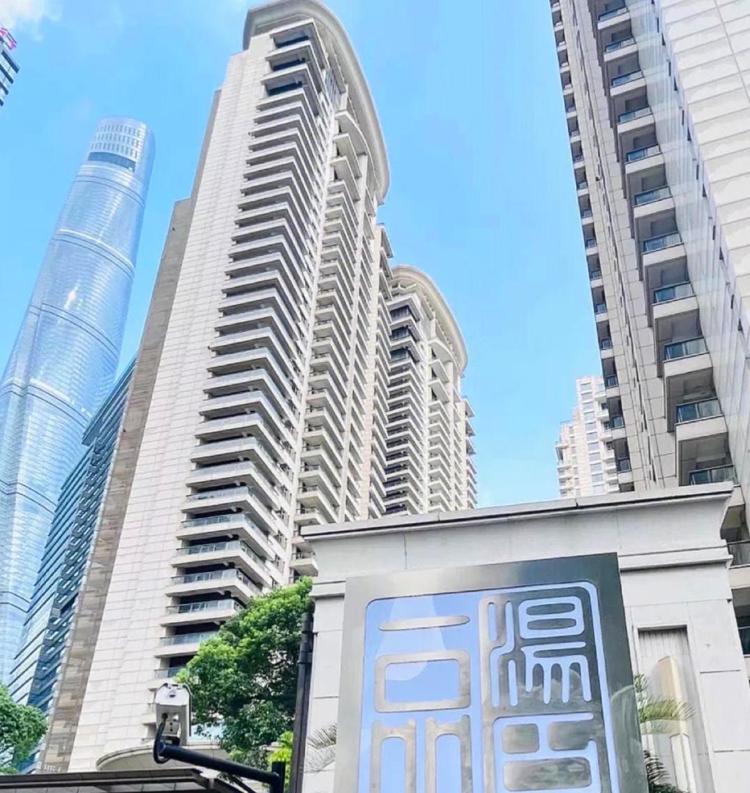 汤臣一品看房子还需要预约验资，没有5000万以上资产，人家根本就不接待，里面的房